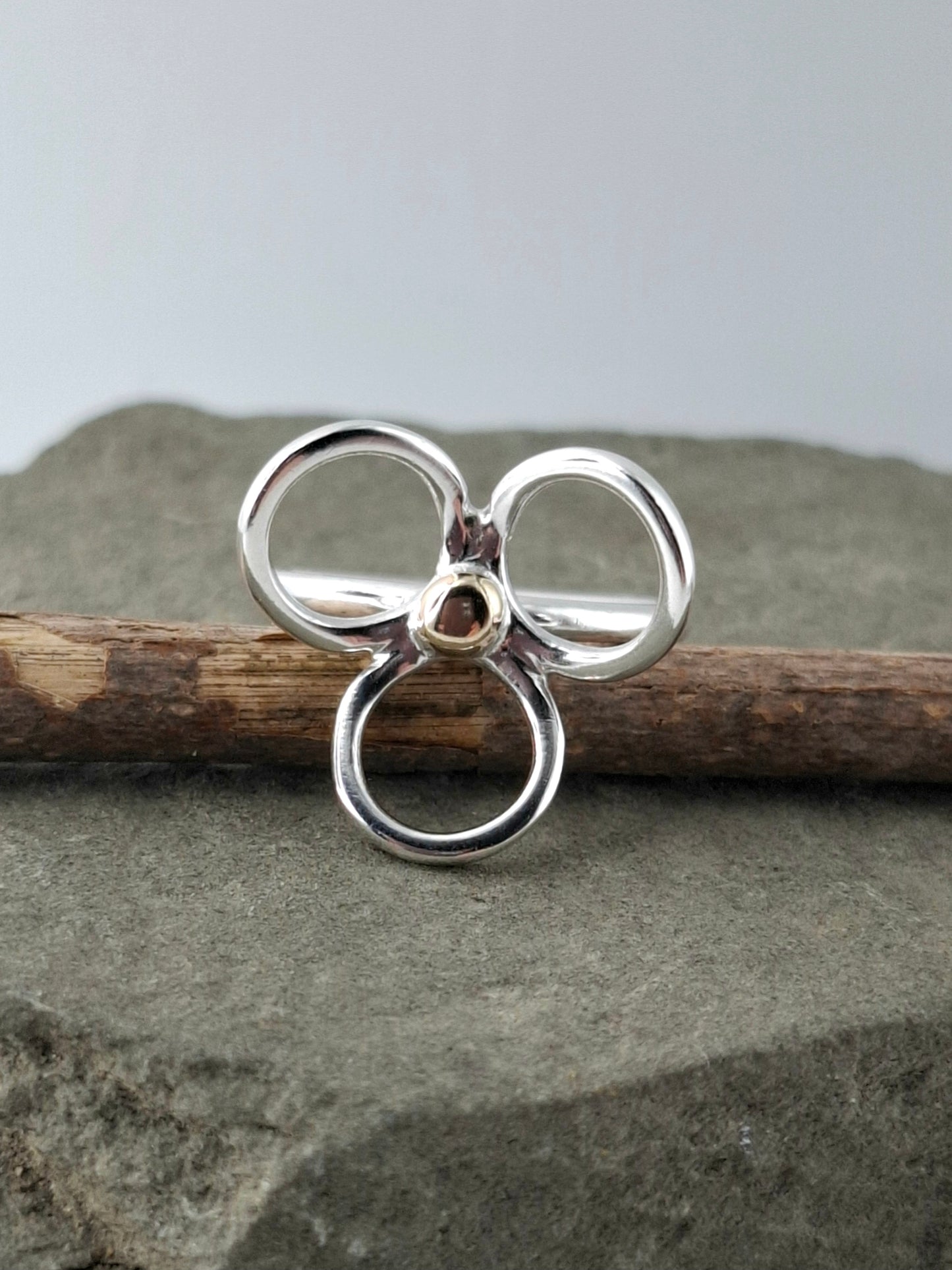 3 Leaf Daisy Ring